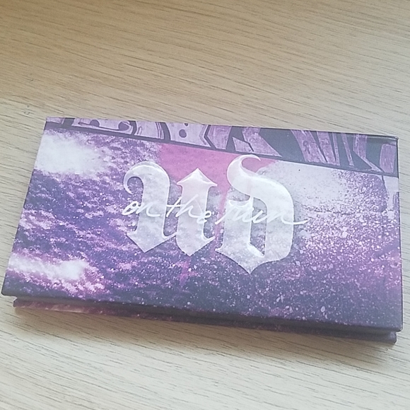 Urban Decay UD On the Run Bailout Palette - Picture 2 of 3